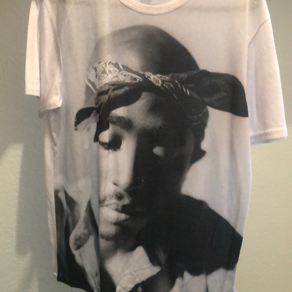 Men’s Tupac shirt